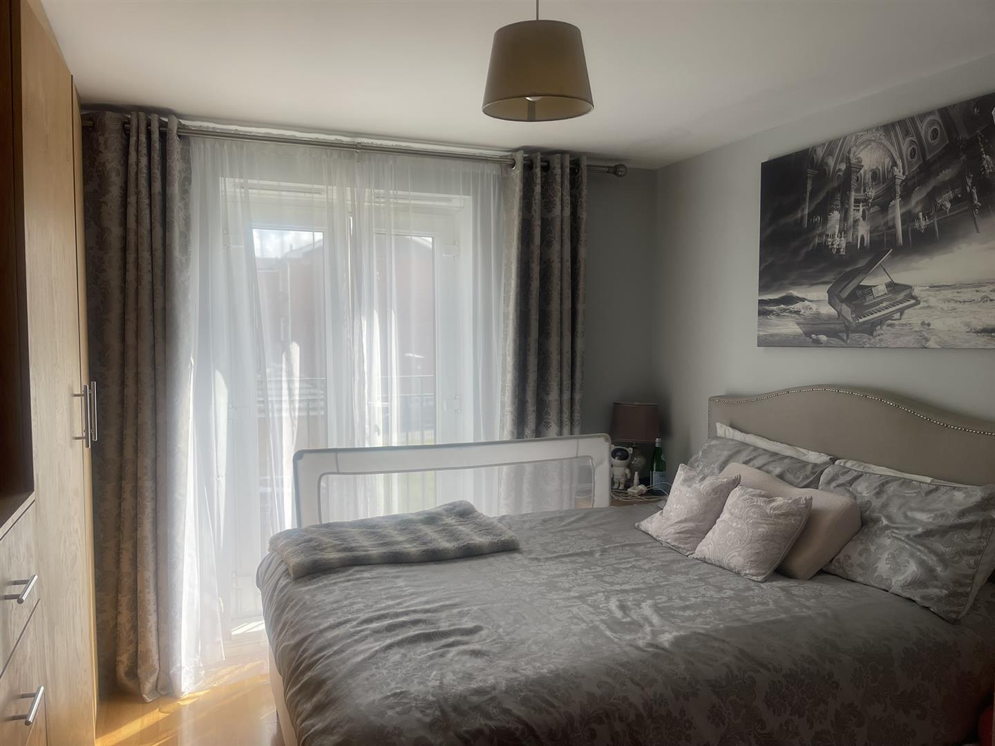 2 bed property in Stafford Close, London